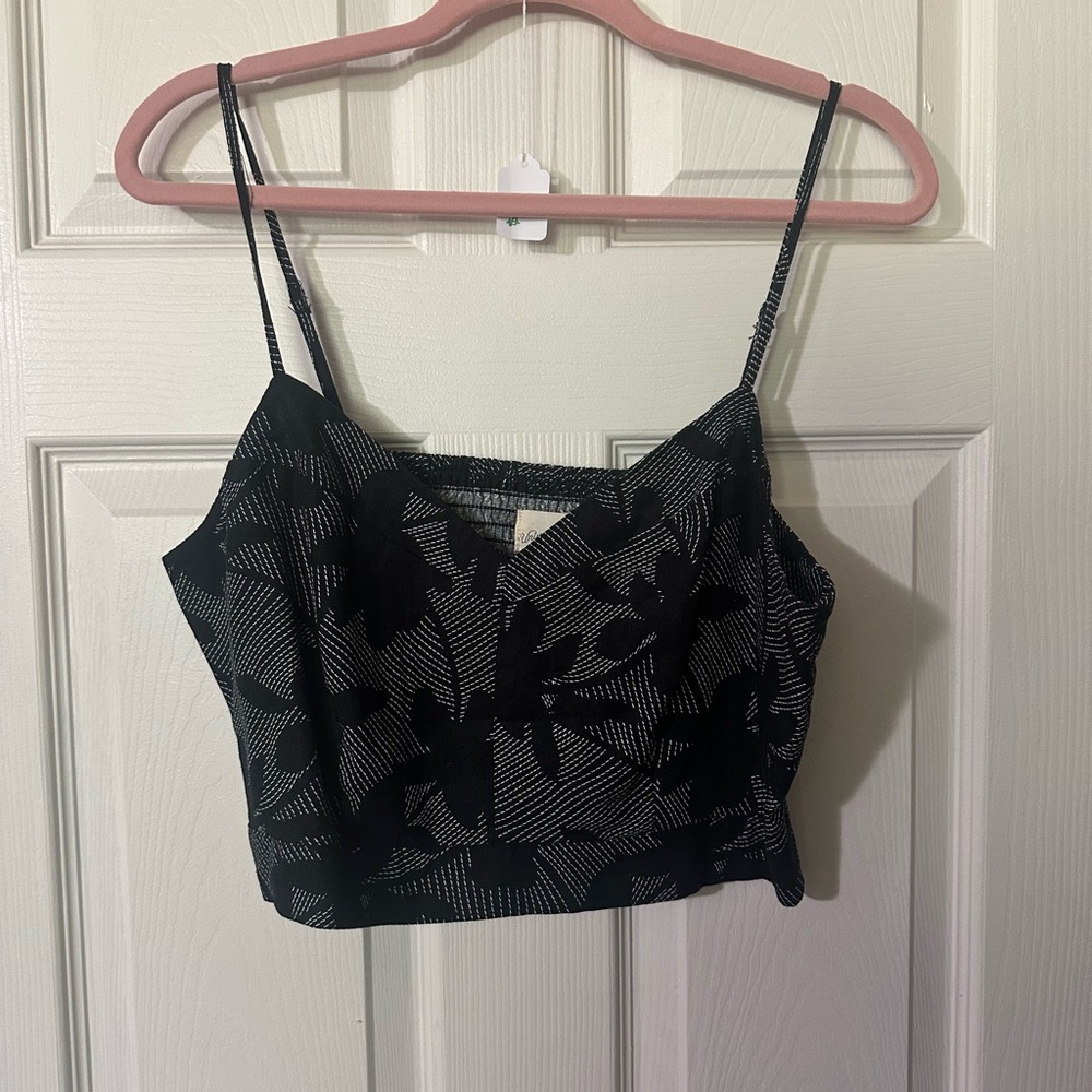 Universal Thread Black and White Floral Cami Top
